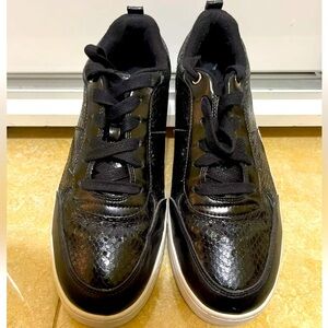 Aldo  Woman’s Black leather Sneakers shoes Size 9